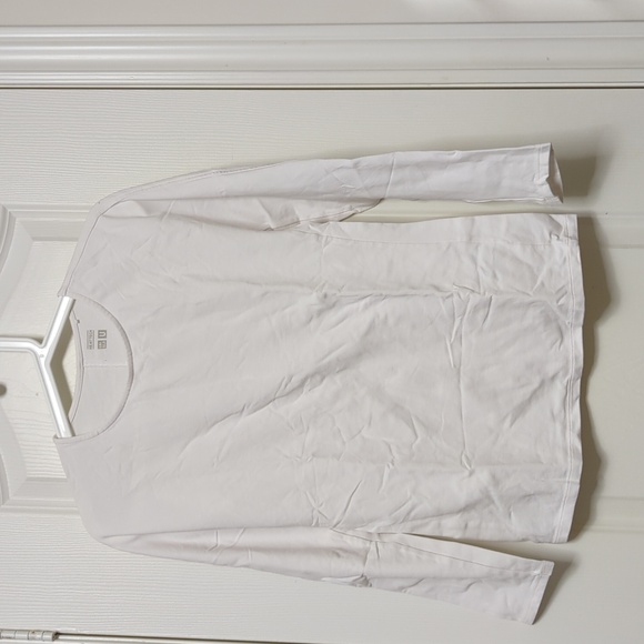 Lilac Uniqlo heat tech crew long sleeve - Picture 5 of 5